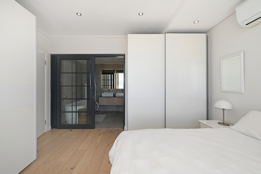 2 Bedroom Property for Sale in Vredehoek Western Cape